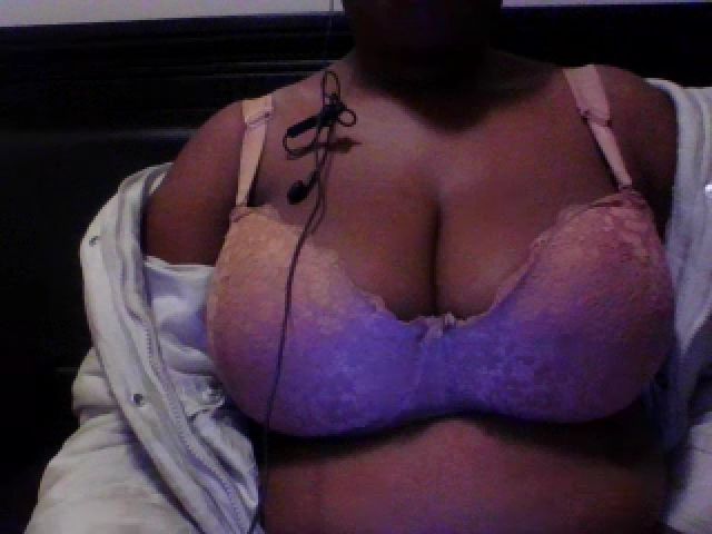 Live sex webcam photo for TheMajestibbb #265685475