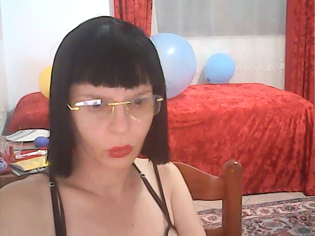 Live sex webcam photo for araartist #265711233