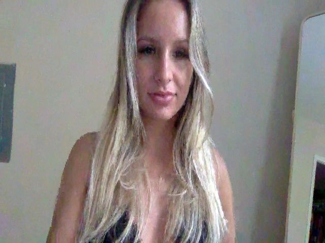 Live sex webcam photo for Blonde_babe18 #265667132