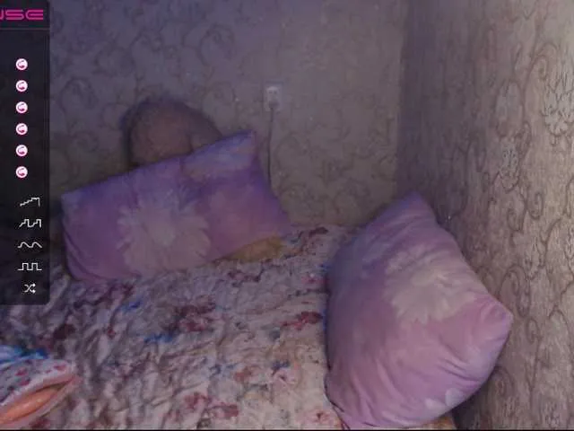 Live sex webcam photo for Kamilla-18 #265796806