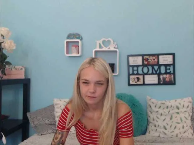 Live sex webcam photo for AnnaHappy18 #265909685
