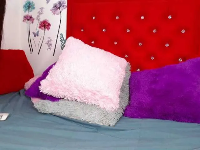 Live sex webcam photo for jessica-jmz23 #265799170