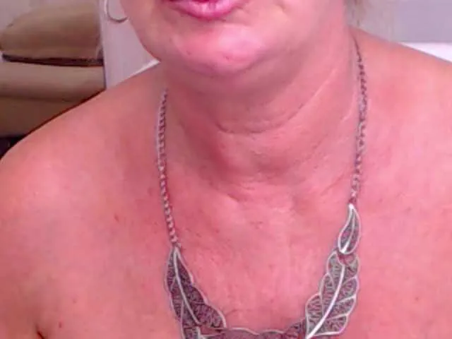 Live sex webcam photo for AlanaRichards #265797351