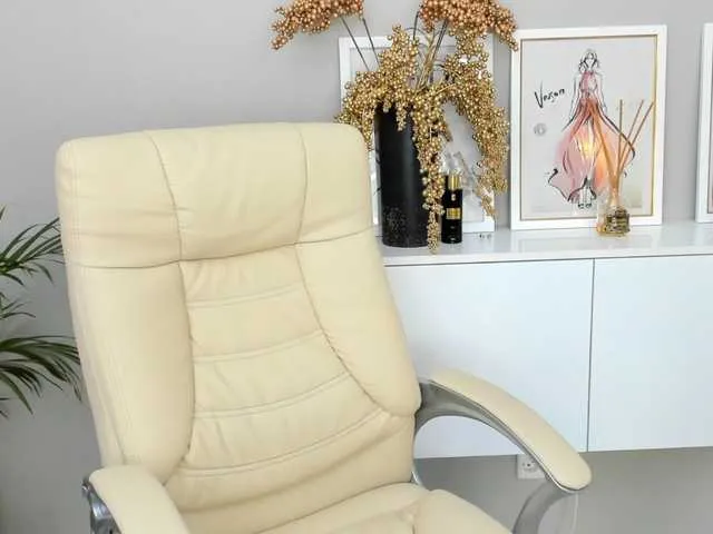 Live sex webcam photo for LuvC #266002128