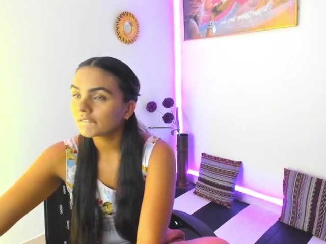 Live sex webcam photo for anthonellahil #265799884