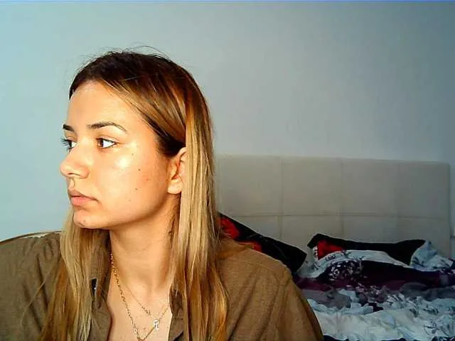 Live sex webcam photo for YOUNGCOUPLE20 #266120130