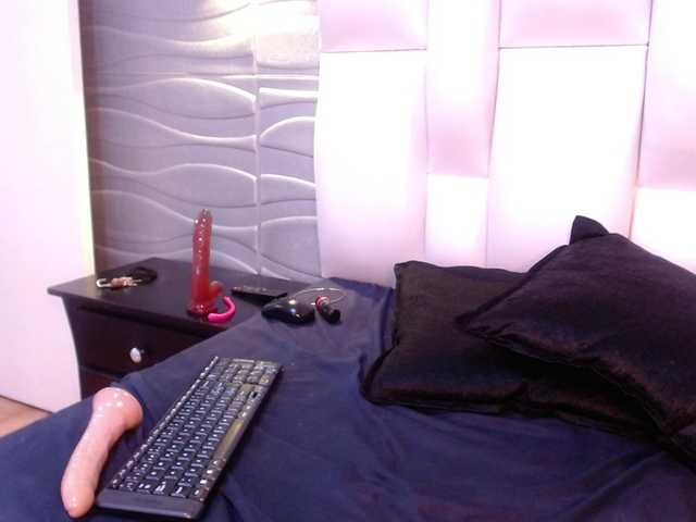 Live sex webcam photo for NicoleHotWild #265798185