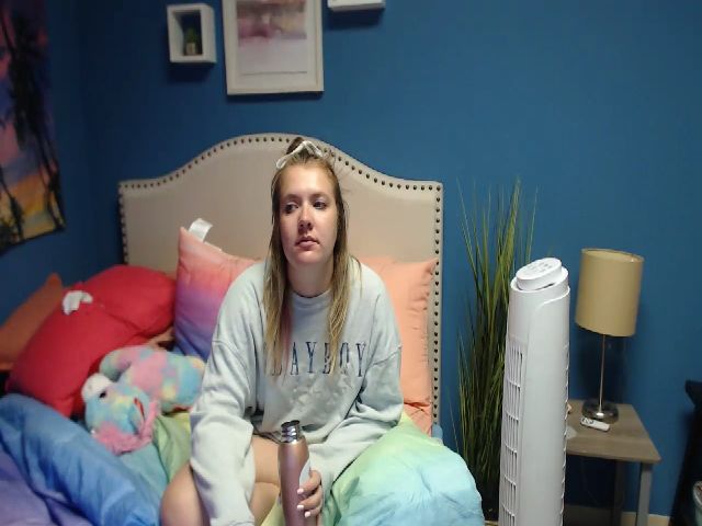 Live sex webcam photo for SnowWhiteXxxx #266075260