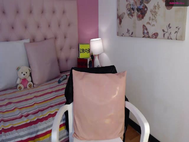 Live sex webcam photo for Crystal_Star9 #265872543