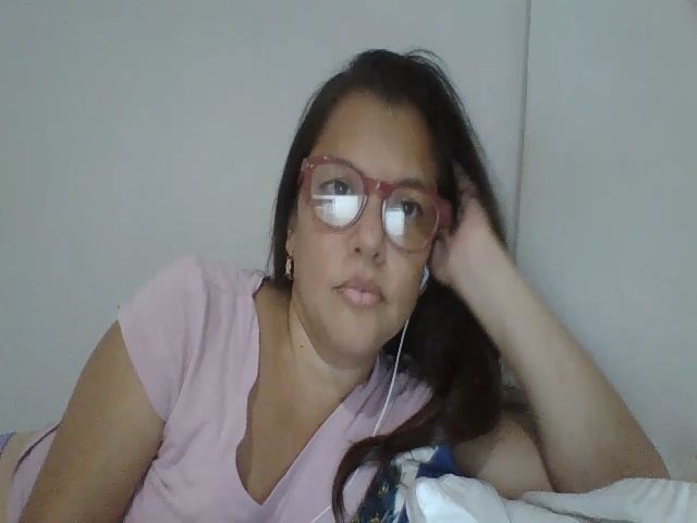 Live sex webcam photo for SweetLola01 #265849890