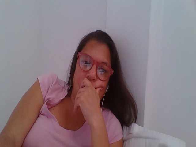 Live sex webcam photo for SweetLola01 #266096622