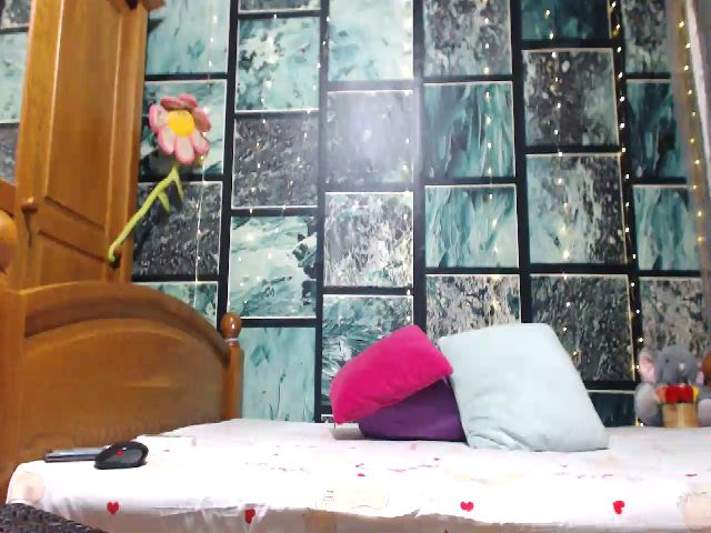 Live sex webcam photo for CuteElsa #266177584