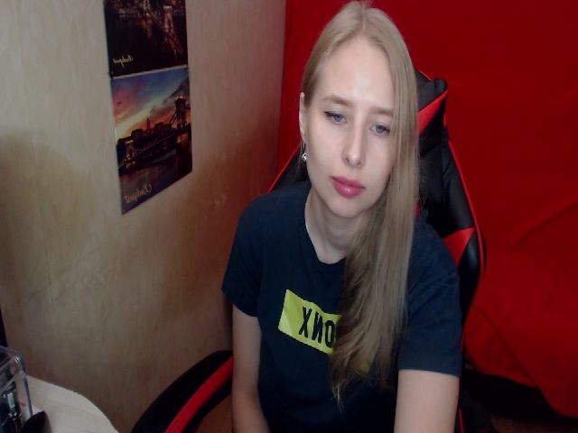 Live sex webcam photo for JessyGinger #265993872
