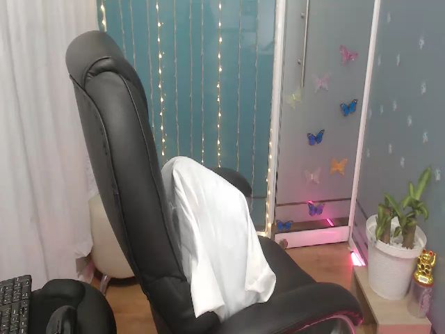 Live sex webcam photo for Anahi_moore #266203603