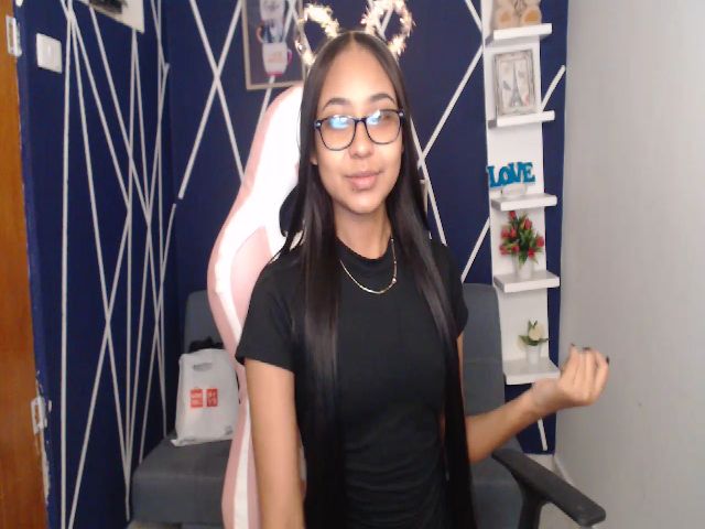 Live sex webcam photo for Brunette_curl #266047343