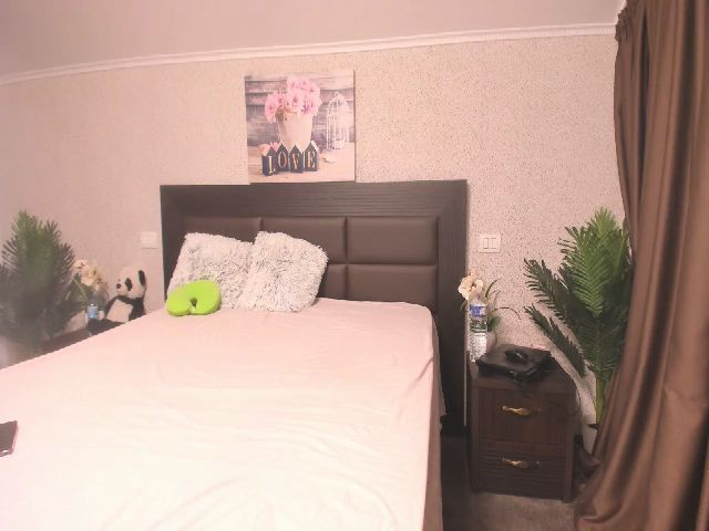 Live sex webcam photo for ErikaGold #266106850