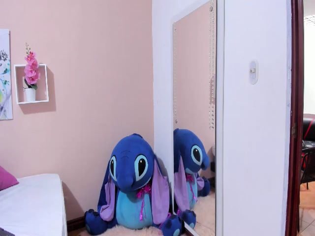 Live sex webcam photo for ZOE_CAT #266010505