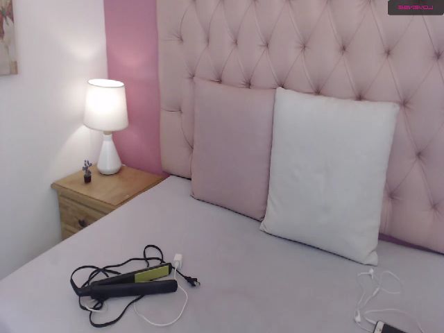 Live sex webcam photo for Keyra_R #266015910