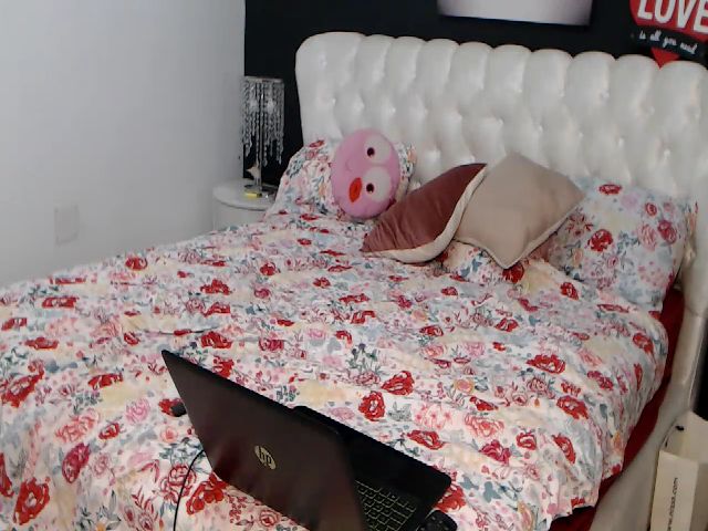 Live sex webcam photo for BlondeeFairy #266012822