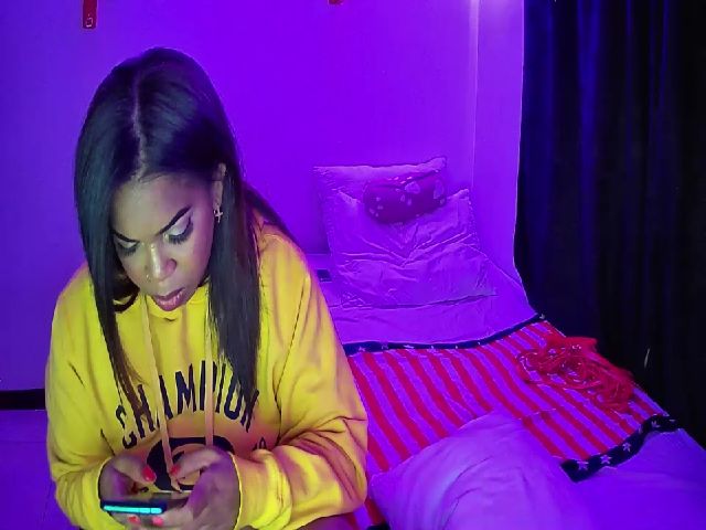 Live sex webcam photo for Brandyebony #265921637