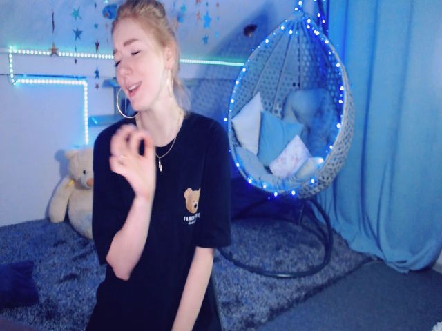 Live sex webcam photo for SunShine_A #265841590