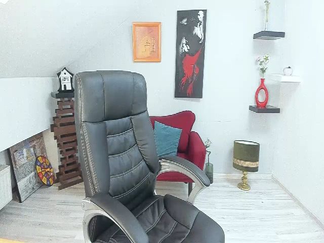 Live sex webcam photo for LizzieBrie #265991187