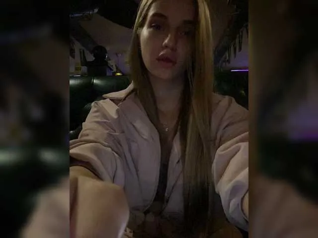 Live sex webcam photo for Karillia69 #266119962