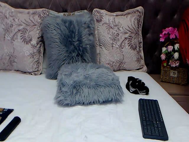 Live sex webcam photo for DaphneFoxy #265990943