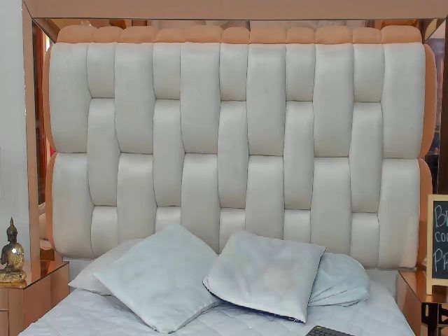 Live sex webcam photo for Emilyparkerr1 #266080237