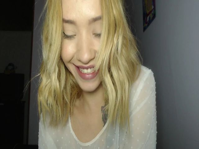 Live sex webcam photo for KellyUnicorn #265982087