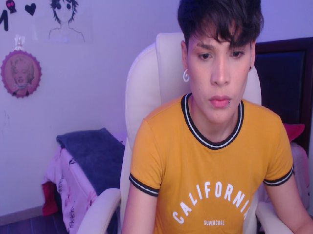 Live sex webcam photo for Laura_R23 #266133744