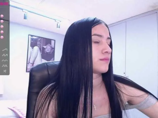 Live sex webcam photo for Emmysanderss #265909973