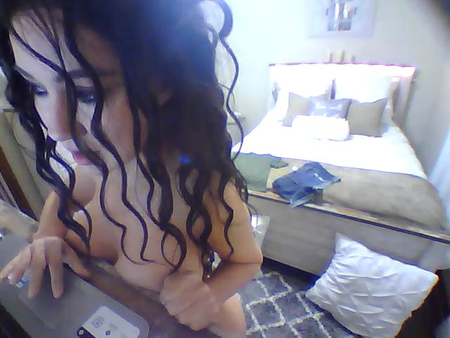 Live sex webcam photo for SweetHoney33 #265836277