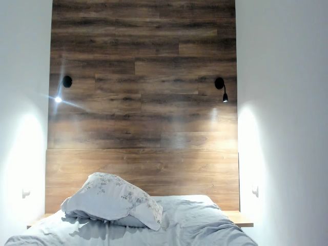 Live sex webcam photo for EmiPeach #266074143