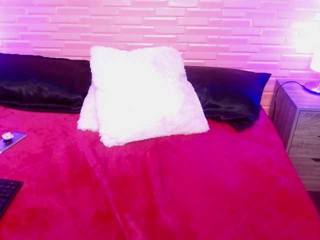 Live sex webcam photo for pretty-curvy #266229991