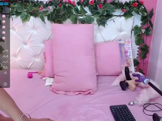 Live sex webcam photo for LeaQueen #266478391