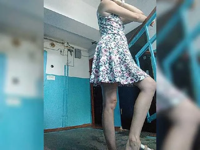 Live sex webcam photo for Alenushka888 #266393749