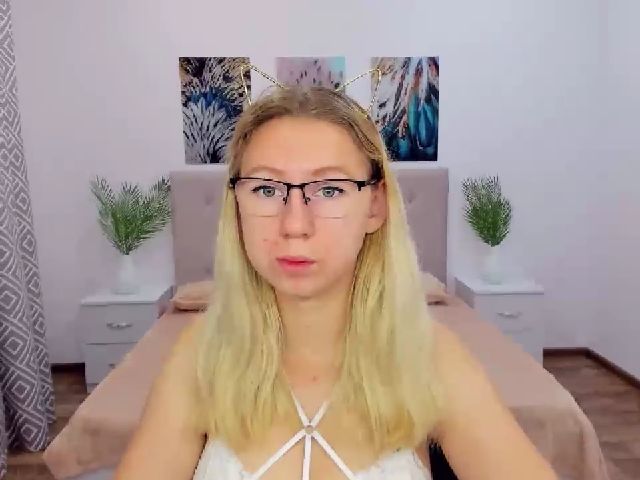 Live sex webcam photo for LizaSwan #266301612