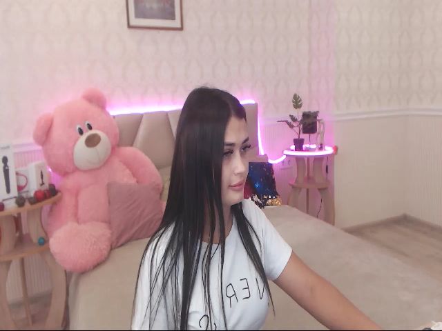 Live sex webcam photo for JoanRogers #266327419