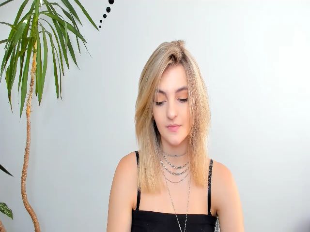 Live sex webcam photo for HelelGretta #266296975
