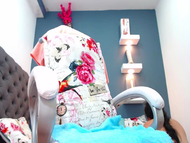 Live sex webcam photo for HANNAH_19 #266249100