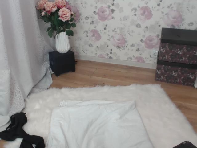 Live sex webcam photo for KleopatraTeen #266386250