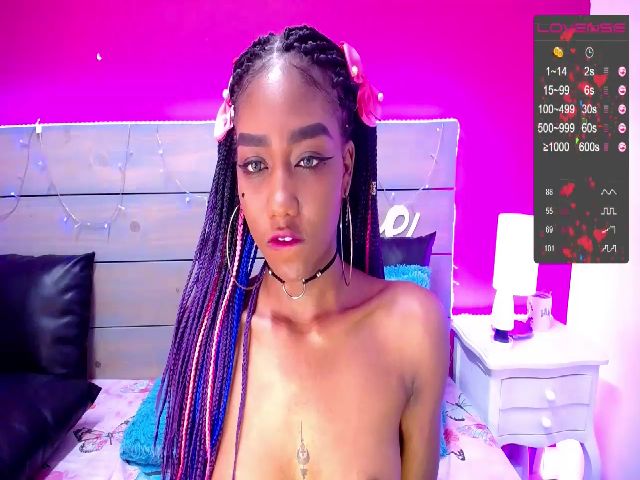 Live sex webcam photo for EmmySweett #266243908