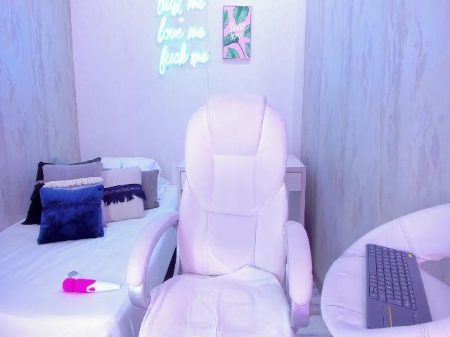 Live sex webcam photo for VictoriaMilan #266509578