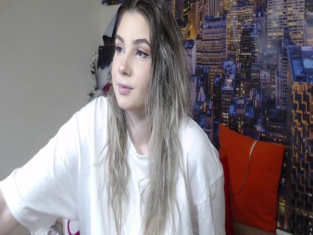 Live sex webcam photo for LeaBaker #266415367