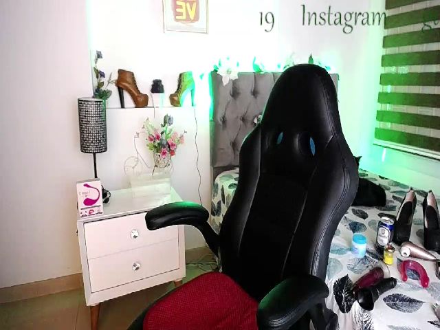 Live sex webcam photo for Cristal_19 #266331789