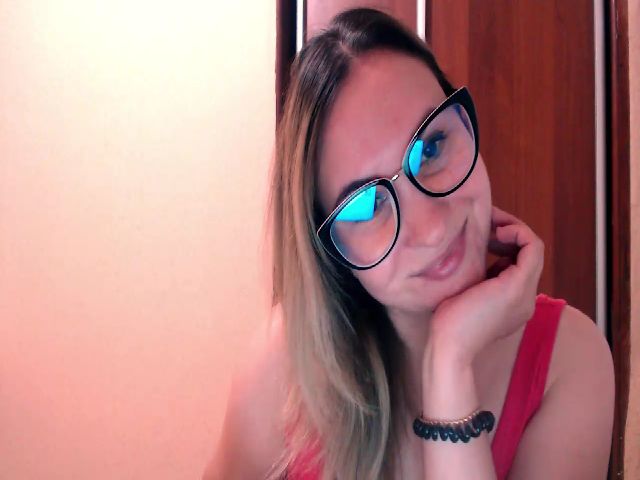 Live sex webcam photo for Kay_Lo #266443834