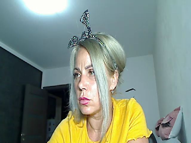 Live sex webcam photo for Yourmilf24 #266516534