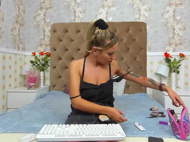 Live sex webcam photo for RanyaMuslim #266479121