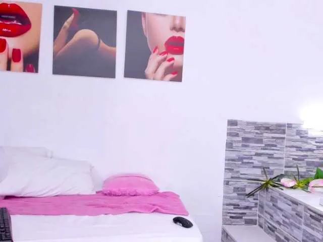 Live sex webcam photo for bella-clarke #266230985